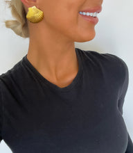 Load image into Gallery viewer, The Shell Earrings