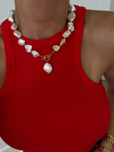 Load image into Gallery viewer, Chunky Pearl Necklace