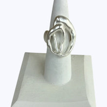 Load image into Gallery viewer, Matte Twisted Stretch Cocktail Ring