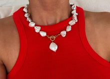 Load image into Gallery viewer, Chunky Pearl Necklace