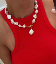 Load image into Gallery viewer, Chunky Pearl Necklace