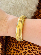 Load image into Gallery viewer, Single Coil Bracelet