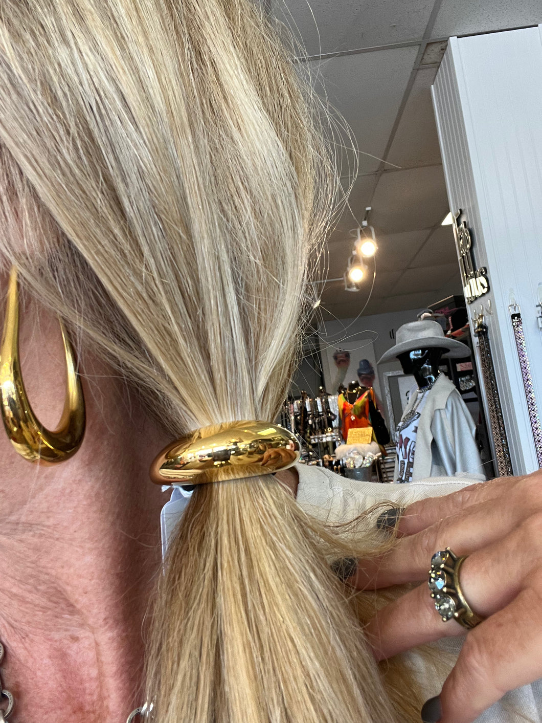 Chan Sutt Pearls Gold Hair Tie