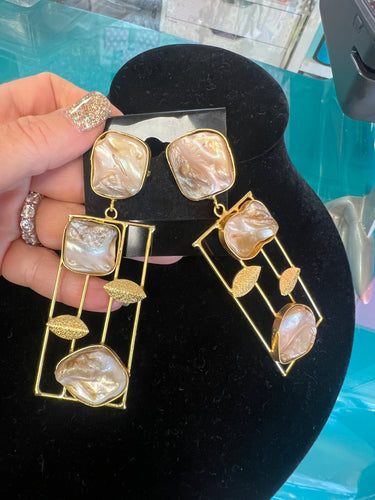 JT Chunky Pearl & Brushed Gold Earrings
