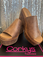 Load image into Gallery viewer, Corkys Mugshot Tan Oil Pu