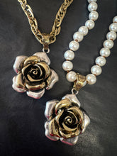 Load image into Gallery viewer, Rose Pendant Necklace