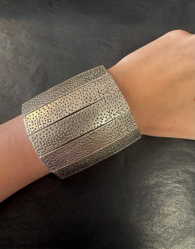Stippled Cuff