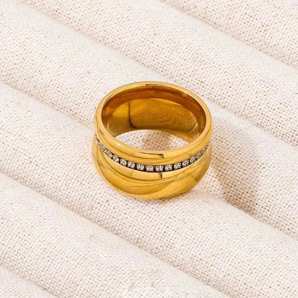 Chan Sutt Pearls Misty Ring