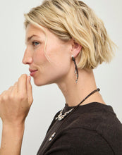 Load image into Gallery viewer, UNOde50 Medula Pendientes Radix Earrings-Silver/Brown