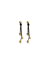 Load image into Gallery viewer, UNOde50 Medula Pendientes Radix Earrings-Gold/Black