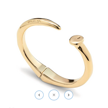 Load image into Gallery viewer, UNOde50 Clavo Nail Bracelet Gold-Medium 6.1"